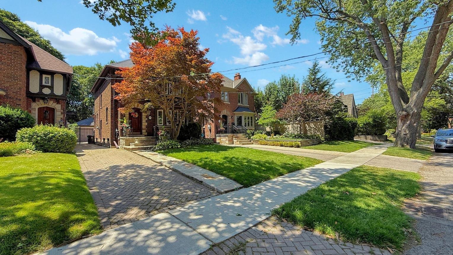 Detached homes in an established Etobicoke Toronto neighbourhood.